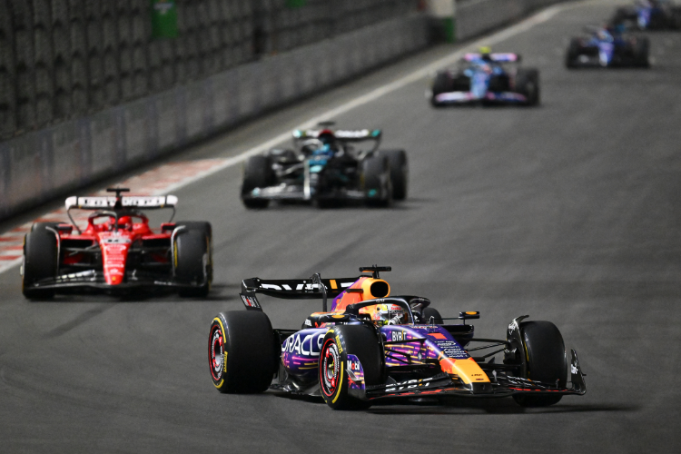 Verstappen vence GP de Las Vegas de F1 e Pérez garante vice-campeonato